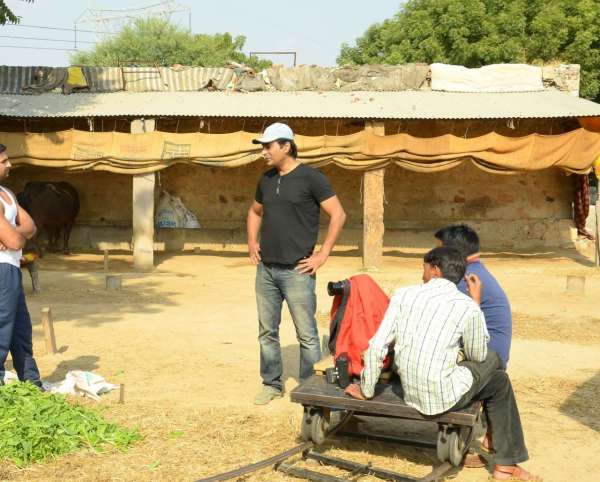 देखें फोटोे: कैसे शूट होे रही है कोस मीनार पर डॉक्यूमेंट्री