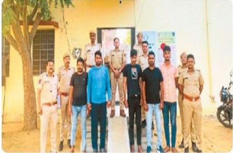 Social Media पर गैंगस्टर को फॉलो करने वालों पर पुलिस की पैनी नजर, 5 युवकों को किया गिरफ्तार