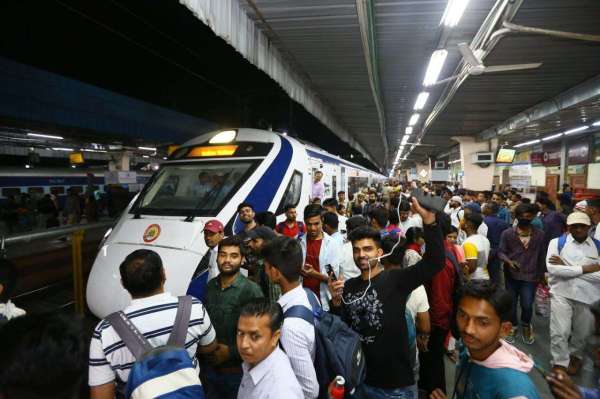 जयपुर जंक्शन पर पहली बार वंदे भारत ट्रेन
