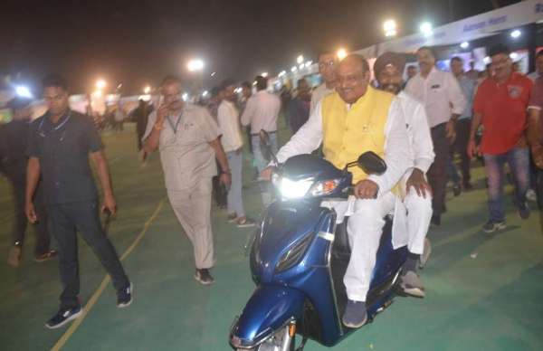 सांइस कॉलेज मैदान में ऑटो एक्सपो की धूम मची हुई है। 