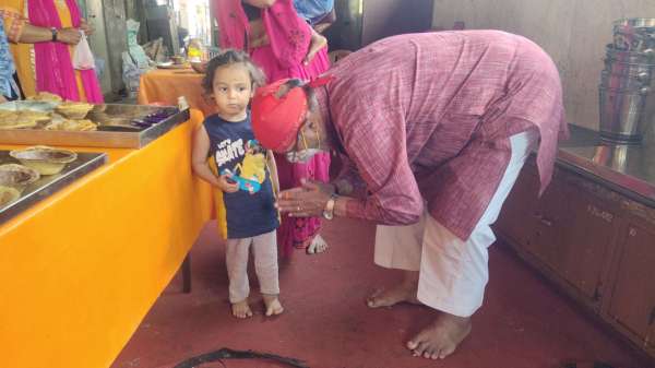 शहर में घर-घर अपनी कुलदेवी एवं महागौरी दुर्गा की पूजा-अर्चना कर ज्योत ली और माता से सुख-समृद्धि की कामना की।