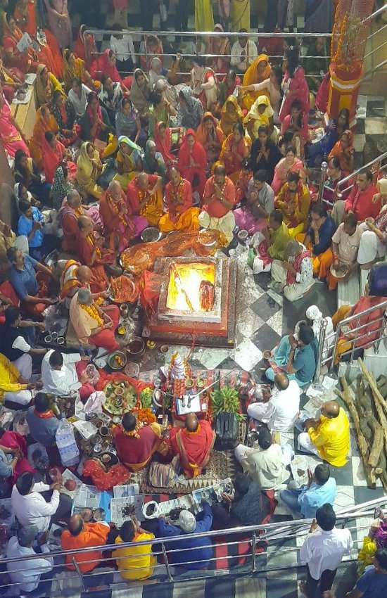 महामाया मंदिर पुरानी बस्ती  में हवन पूजन 