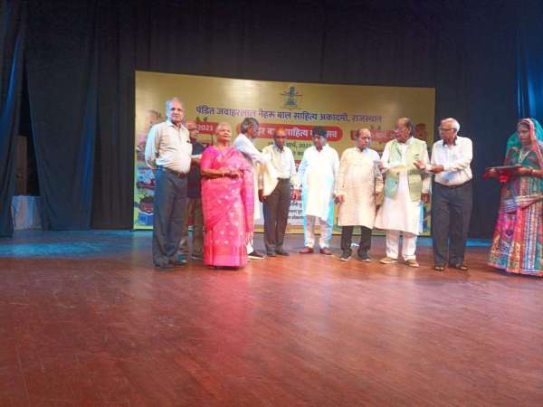 देशभक्ति के तरानों में डूबा ‘जवाहर बाल साहित्य महोत्सव’