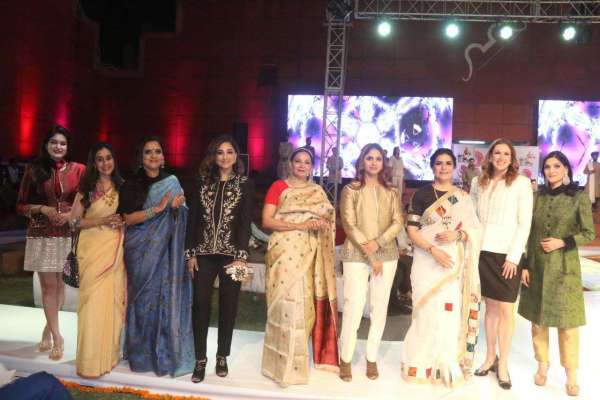 राजस्थान की नामी हस्तियों के साथ युवा मॉडल्स का कैटवॉक