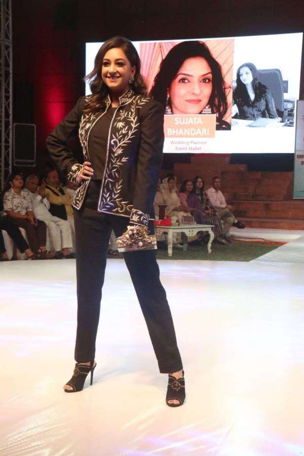 राजस्थान की नामी हस्तियों के साथ युवा मॉडल्स का कैटवॉक