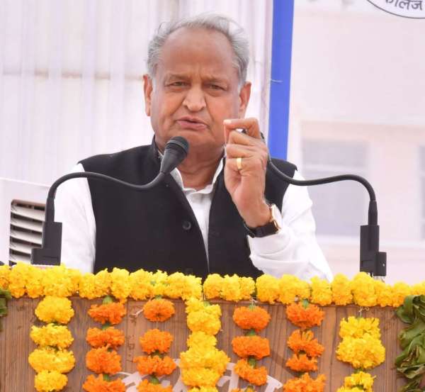 कांग्रेस अब आक्रामक मूड में, राहुल के लिए इंदिरा जैसा माहौल बनाने का संदेश