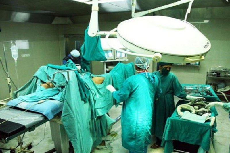 डॉक्टरों की टीम ने मिल कर इलाज