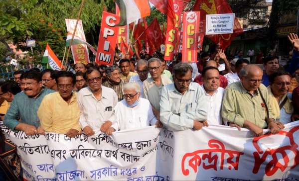 महानगर की सड़कों पर दिन भर राजनीतिक दंगल