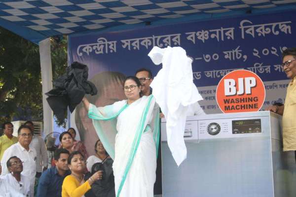 महानगर की सड़कों पर दिन भर राजनीतिक दंगल