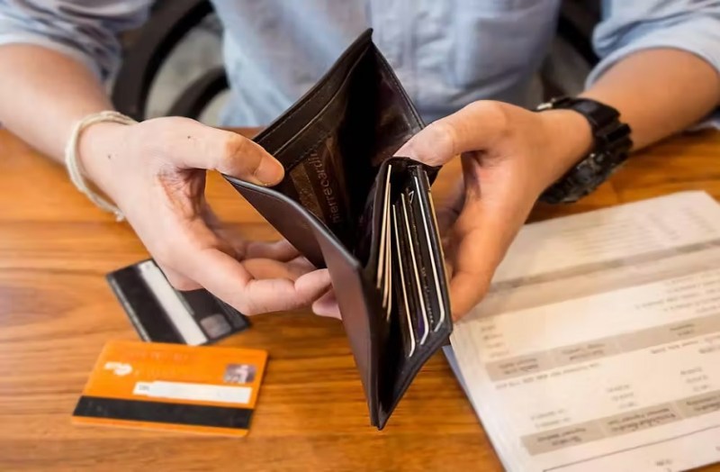 अप्रेल से बढ़ जाएगा महंगाई का बोझ, ज्वैलरी, खिलौने, सिगरेट और वाहन महंगे