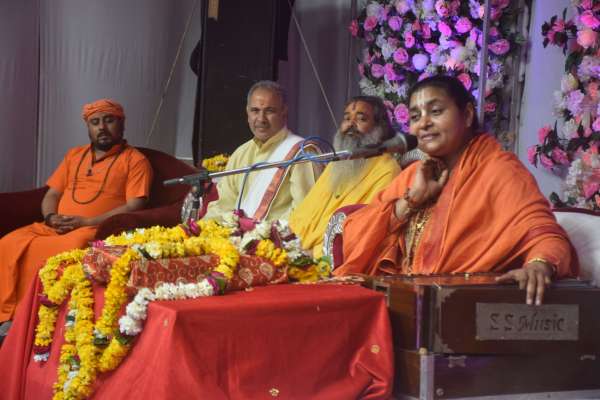 नवरात्रि पर्व पर आस्था के रॅग  