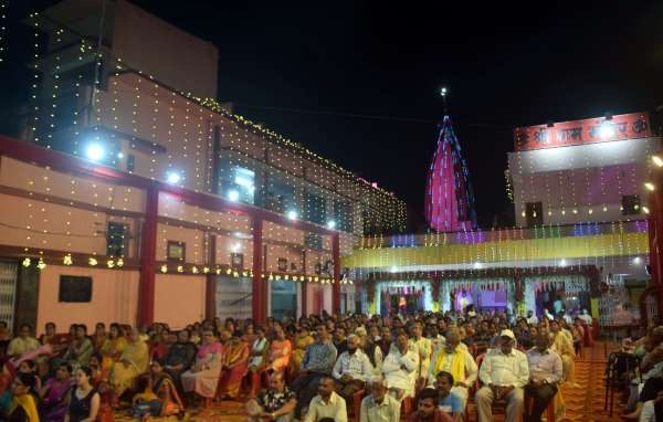 नवरात्रि पर्व पर आस्था के रॅग  