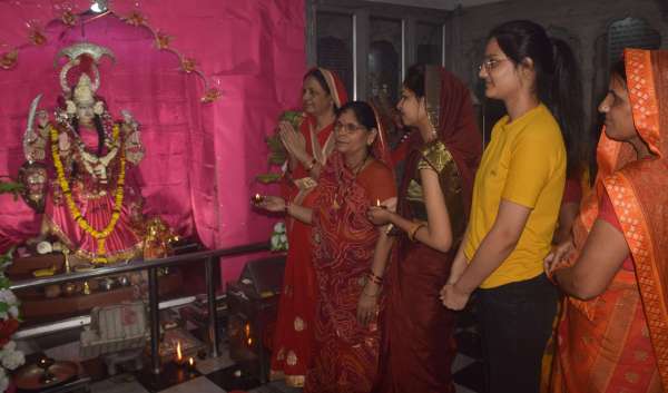 नवरात्रि पर्व पर आस्था के रॅग 