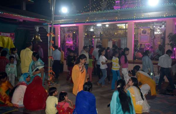 नवरात्रि पर्व पर आस्था के रॅग 