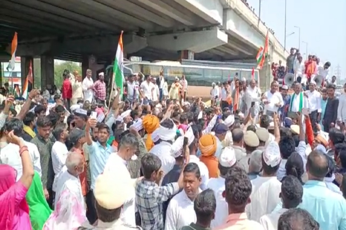 Video:दिल्ली की तरफ को प्रजापति समाज के लोग कूच कर रहे, ताकि सरकार को जगाया जा
सके