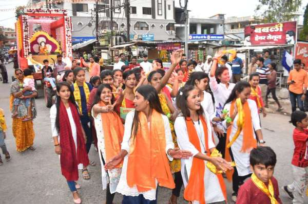 श्रीराम जन्मोत्सव समिति ने सेठानी घाट से निकाली शोभायात्रा, युवाओं ने लगाए जय श्रीराम के जयकारे