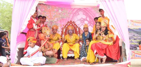 रामजन्मोत्सव : 5 किमी लंबी ऐतिहासिक शोभायात्रा, पग-पग पर स्वागत