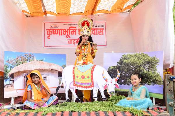 रामजन्मोत्सव : 5 किमी लंबी ऐतिहासिक शोभायात्रा, पग-पग पर स्वागत