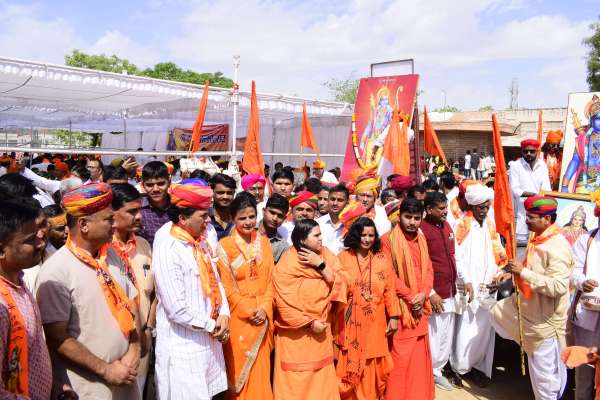 रामजन्मोत्सव : 5 किमी लंबी ऐतिहासिक शोभायात्रा, पग-पग पर स्वागत