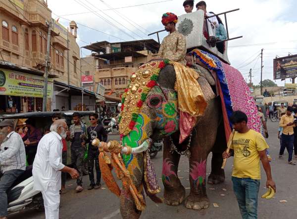 रामनवमी पर विशाल शोभायात्रा निकली