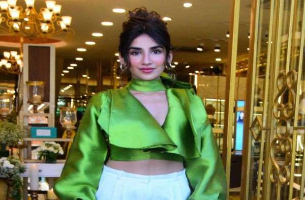 girls hostel fame actress parul gulati