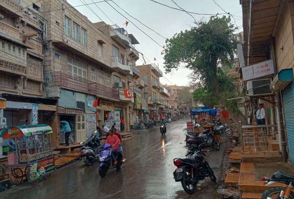 बादल बरस पड़े