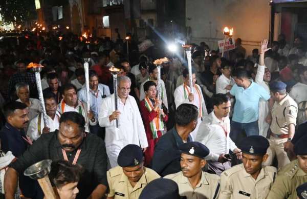  लोकतंत्र बचाओ मशाल शांति मार्च में मुख्यमंत्री भूपेश बघेल, प्रभारी कुमारी सैंलजा, पीसीसी अध्यक्ष मोहन मरकाम