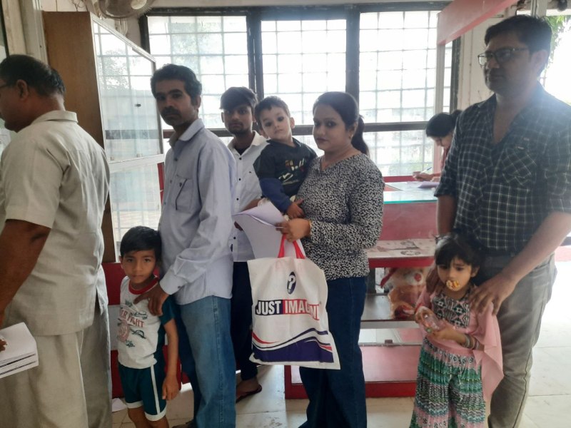 डाक विभाग के आधे से ज्यादा आधार केंद्र बंद, कहीं मशीन नहीं तो कहीं स्टाफ नहीं