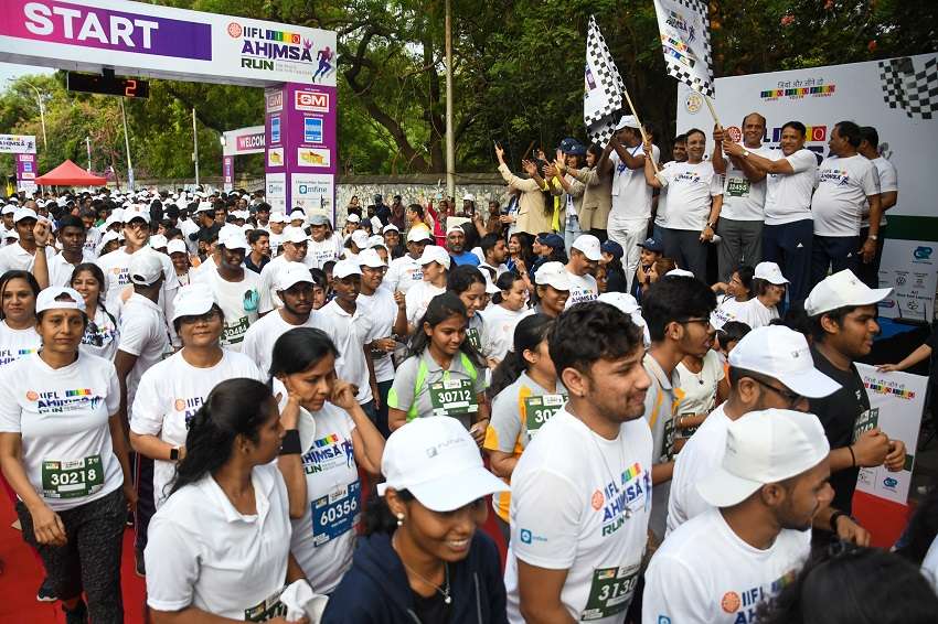 शांति और अहिंसा का संदेश देने के लिए दौड़े हजारों