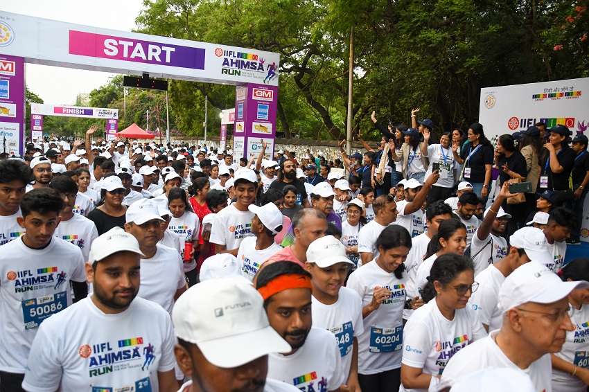 शांति और अहिंसा का संदेश देने के लिए दौड़े हजारों