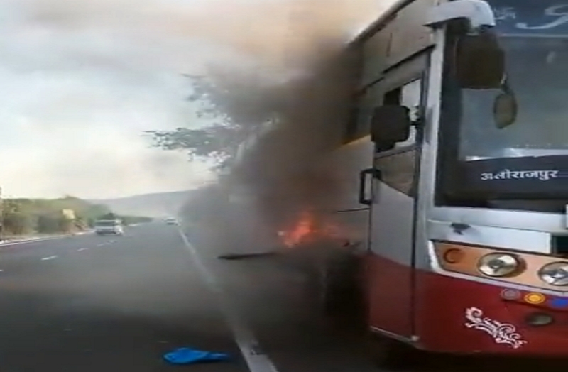fire_in_running_bus_in_mp.png