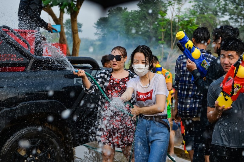 songkran-7147058_1280.jpg