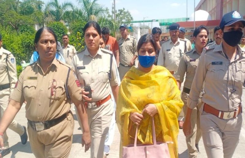 पूर्व जेल अधीक्षक राजे, जगदीश और प्रहरी देवेन्द्र कैदियों से करते थे वसूली