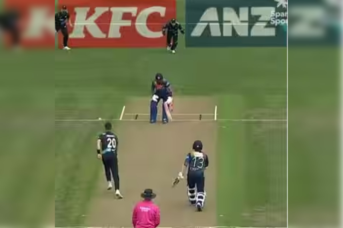 nz-vs-sl-adam-milne-broke-pathum-nissanka-bat-video.jpg