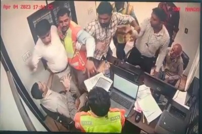 Video:ग्रेटर नोएडा दादरी टोल प्लाजा पर दबंगों ने कर्मचारियों के साथ जमकर कि मारपीट