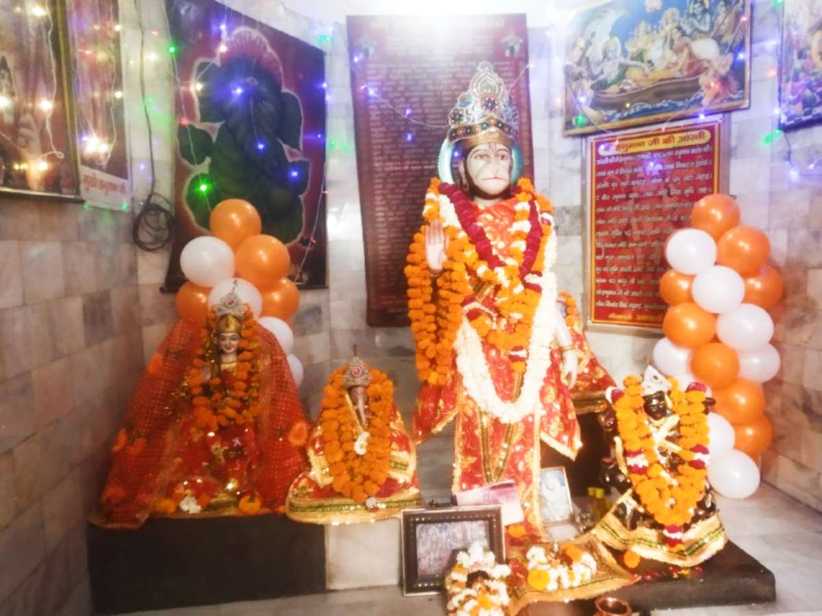 Hanuman Jayanti Program: सड़कों पर भंडारे मंदिरों में सुंदरकांड का आयोजन, देखें वीडियो