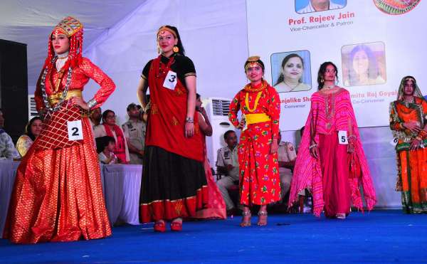 Nepal's Pramila became Miss Ghoomar and Lucknow's Sparsh Saxena got the title of Mr. Ghoomar