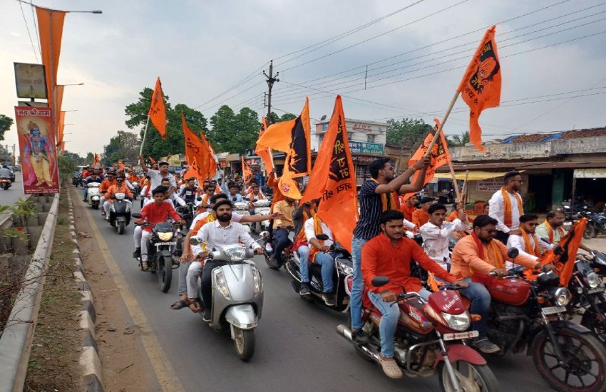 Hanuman Jayanti 2023: हनुमान भक्तों ने निकाली बाइक रैली, जगह-जगह भंडारे का
आयोजन, देखें Video
