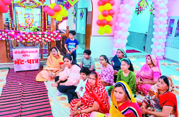 Patrika Photo Gallery:  हनुमान जन्मोत्सव मनाया: बजरंग बली के चरणों में बही भजनों की गंगा