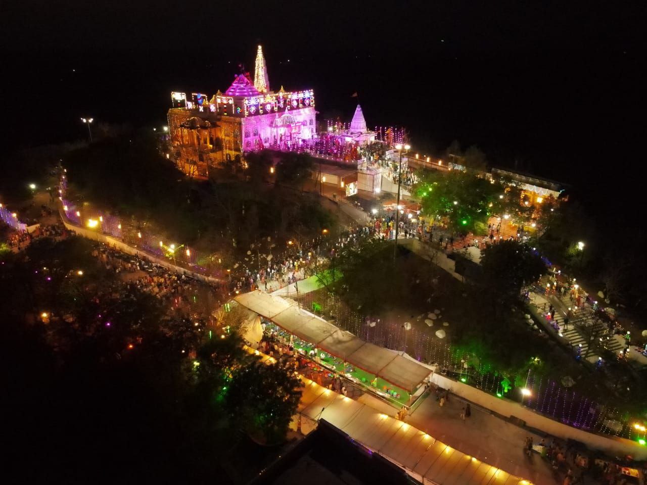 गुना के टेकरी सरकार मंदिर का ऐसा नजारा इससे पहले नहीं देखा होगा