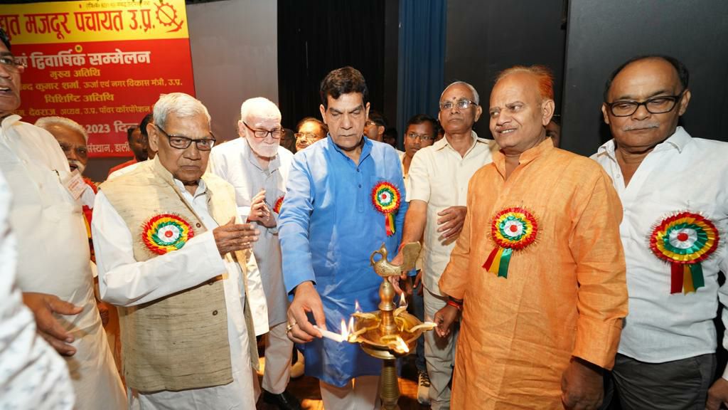 मजदूर पंचायत रखी अपनी बात