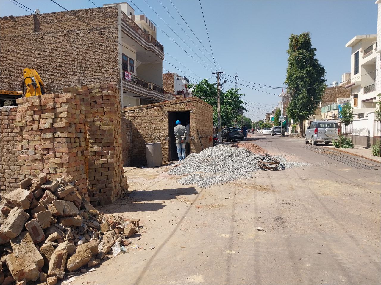 भवन निर्माण: सुविधा उनकी, दुविधा इनकी