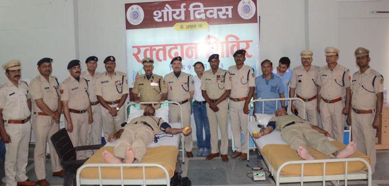 शौर्य दिवस पर सीआरपीएफ जवानों ने किया रक्तदान