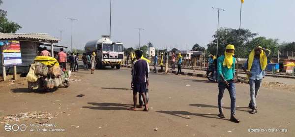Rail line jammed despite the announcement of ending the movement