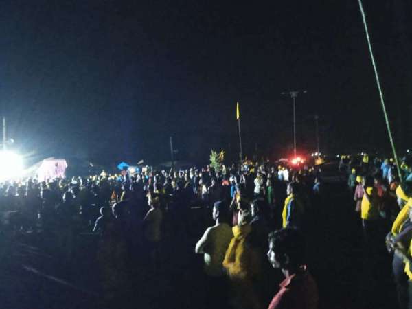 Rail line jammed despite the announcement of ending the movement