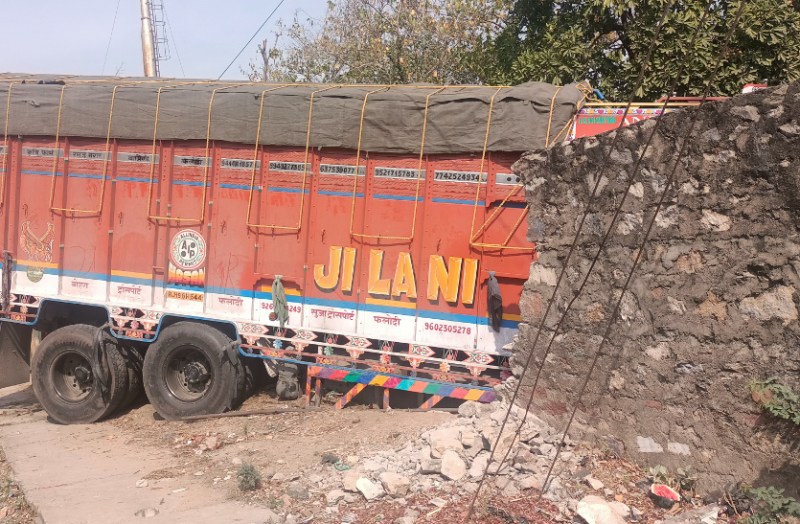 one died in road accident in abu road