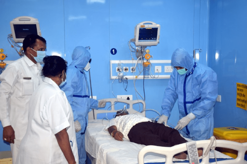 स्वास्थ्य विभाग की निगरानी में चल रहा इलाज