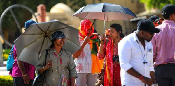 देखेंं फोटो- प्रदेश में गर्मी के तीखे तेवर-पर्यटन स्थलों पर गर्मी से परेशान दिखे पर्यटक