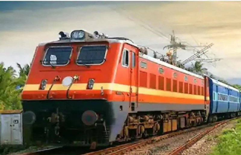 Indian Railways: रेल रोको आंदोलन हुआ खत्म, अब वापस पटरी पर लौटीं ट्रेनें