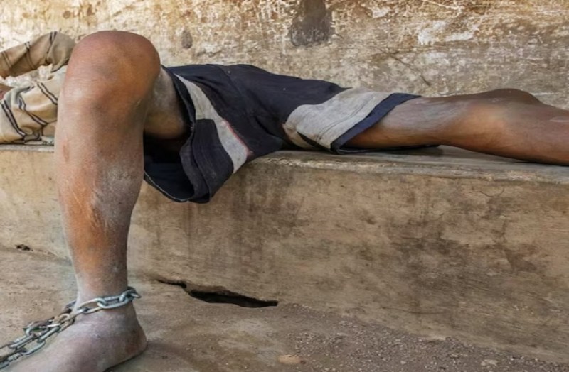 Good News: 20 सालों से बेड़ियों में जकड़े शख्स ने सालों बाद देखा खुला आसमान, तो ऐसे दी प्रतिक्रिया